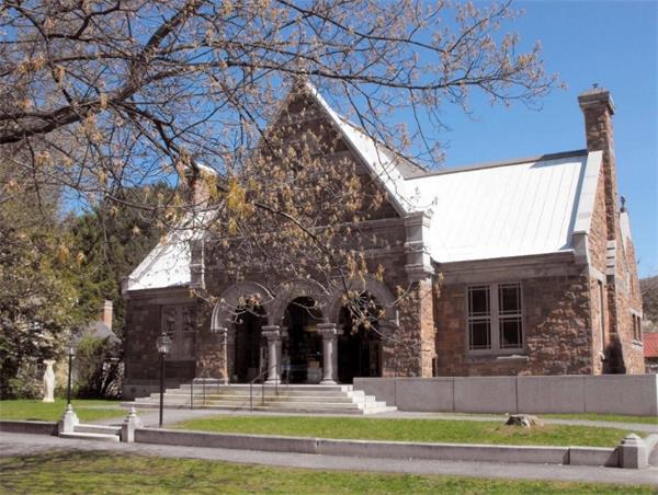 Norman Williams Public Library